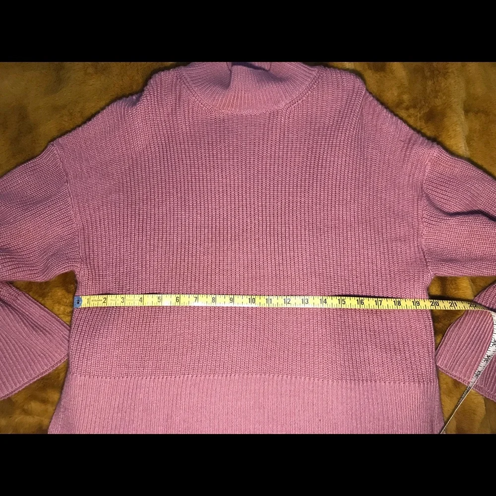 H&M • Pink Sweater - Picture 9 of 9